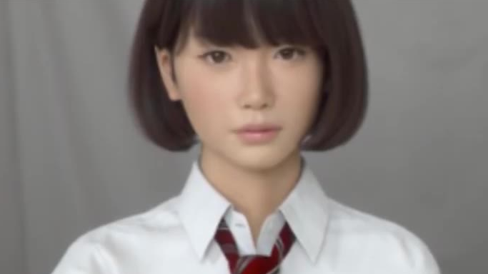 令人惊叹的女高中生!卻不曾存在这世上